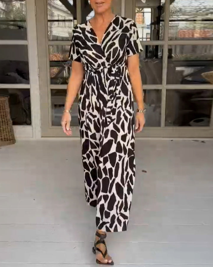 Robe à manches courtes avec col en V