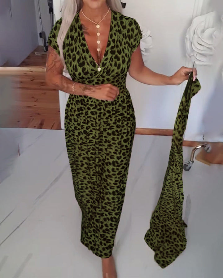 Robe élégante à imprimé léopard et col en V