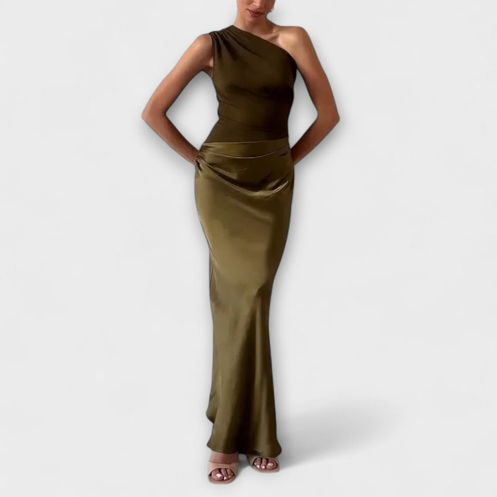 Élégante robe maxi asymétrique