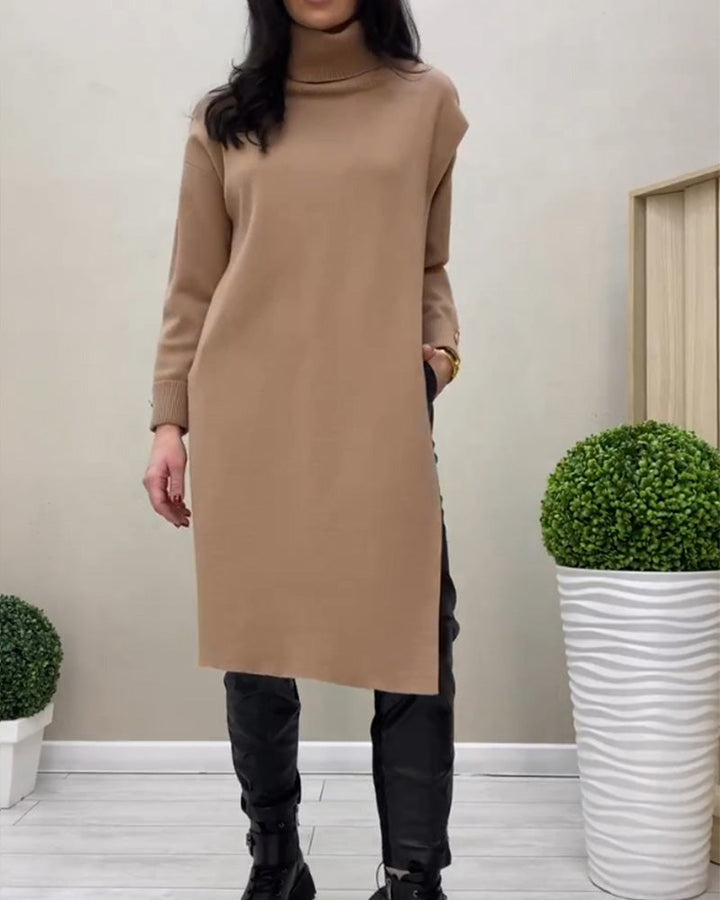 Robe pull à col roulé et fente latérale