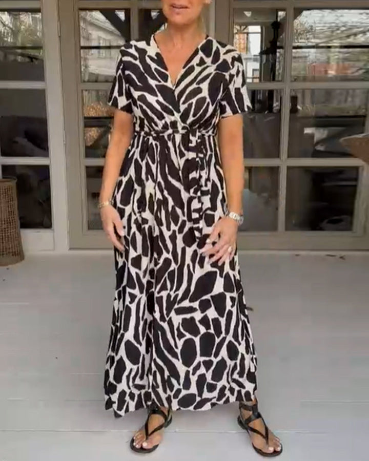 Robe à manches courtes avec col en V