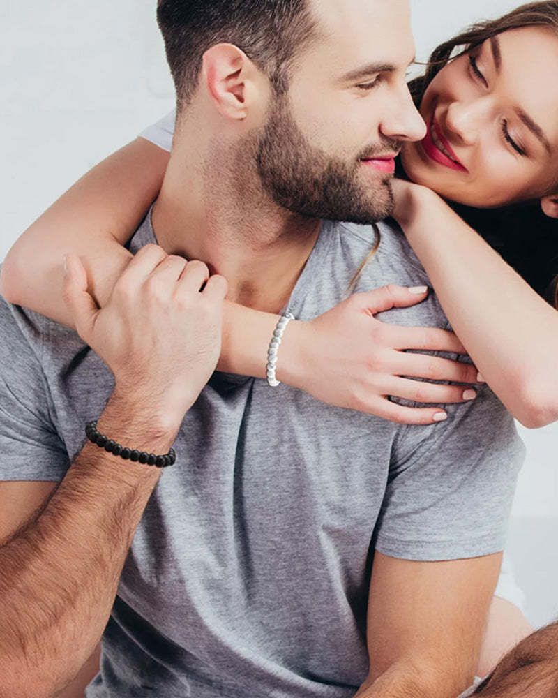 Ensemble de bracelets pour couple tissés en perles noires et blanches