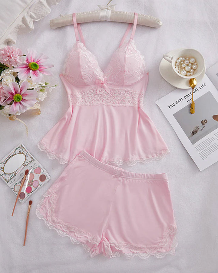 Ensemble de nuit en dentelle avec caraco et short à col en V