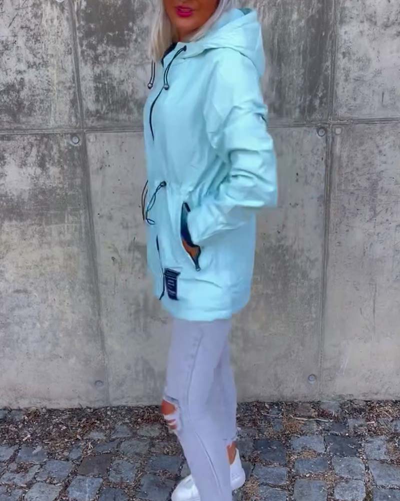 Manteau à fermeture éclair et cordon de serrage