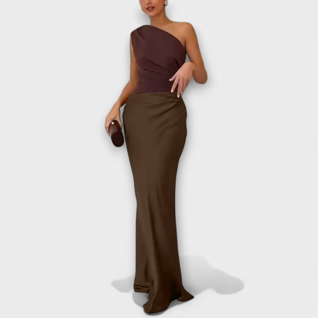 Élégante robe maxi asymétrique