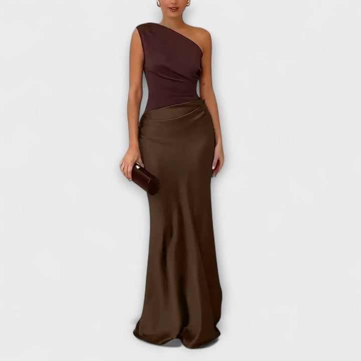 Élégante robe maxi asymétrique