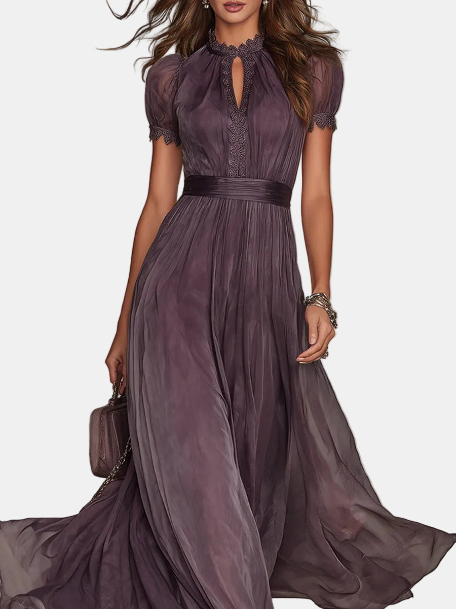 Élise | Longue robe violette avec découpe et finitions en dentelle