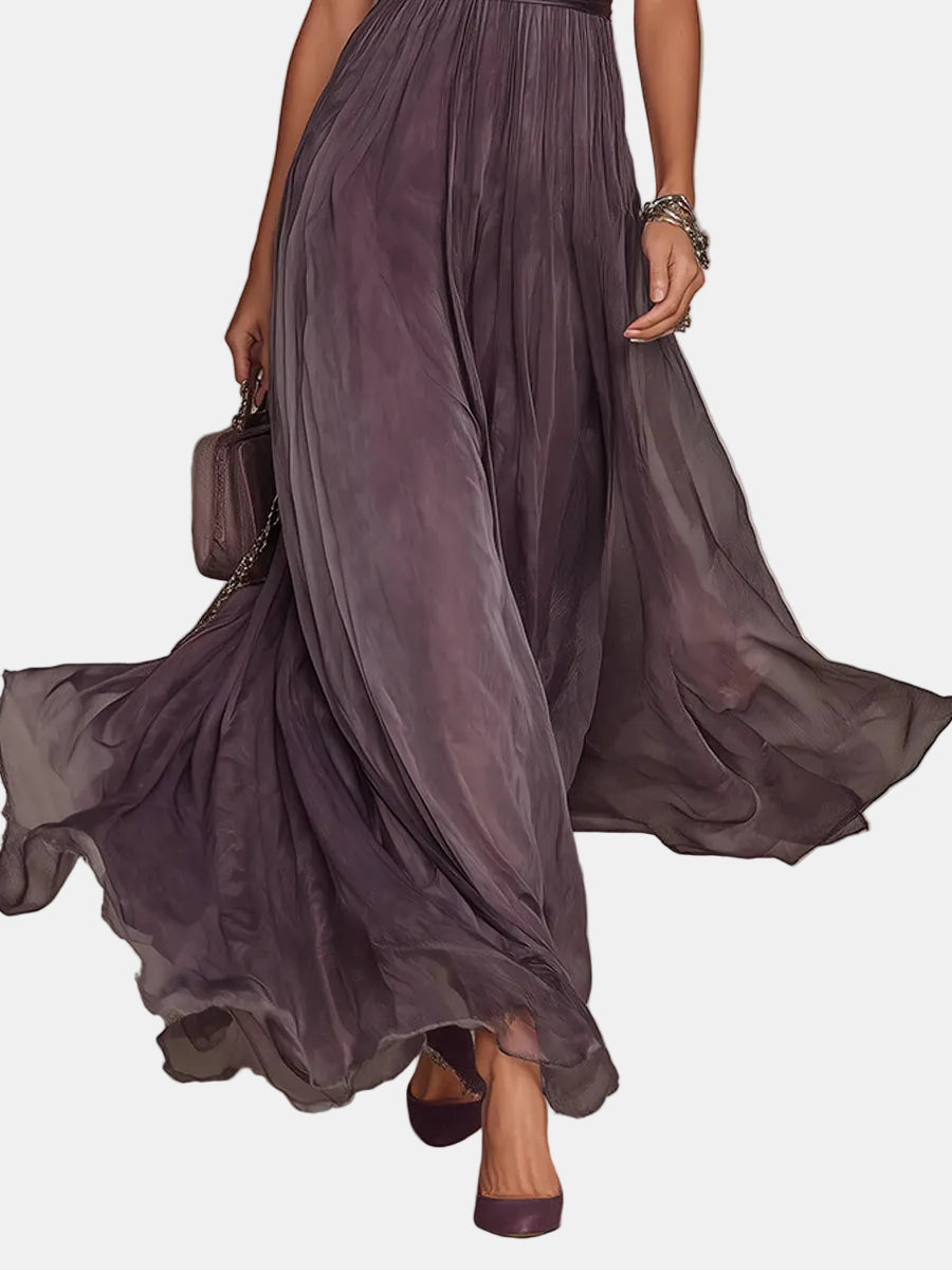 Élise | Longue robe violette avec découpe et finitions en dentelle