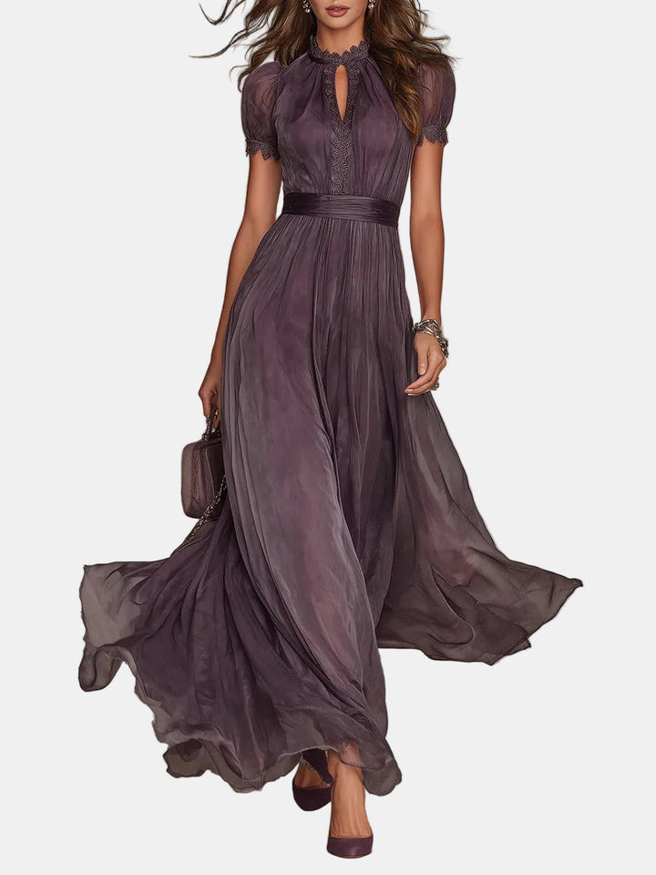 Élise | Longue robe violette avec découpe et finitions en dentelle