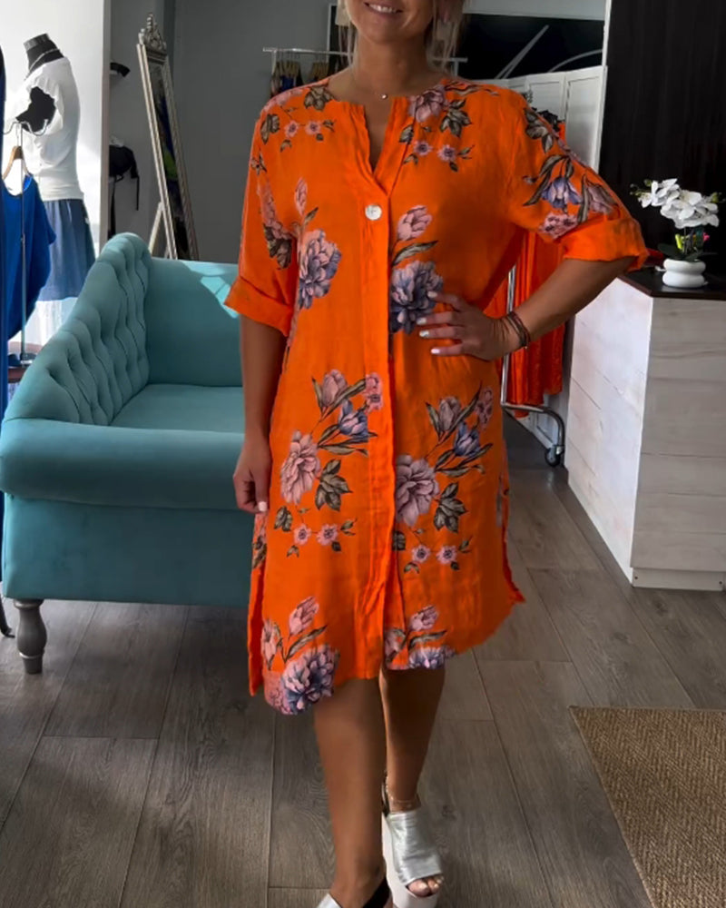 Robe avec boutons et col V imprimé