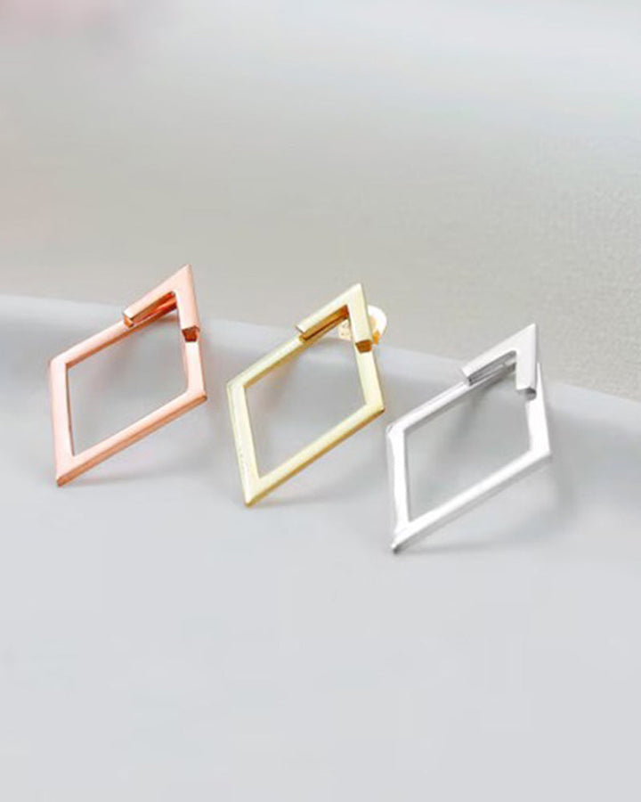 Boucles d'oreilles simples et élégantes en forme de diamant