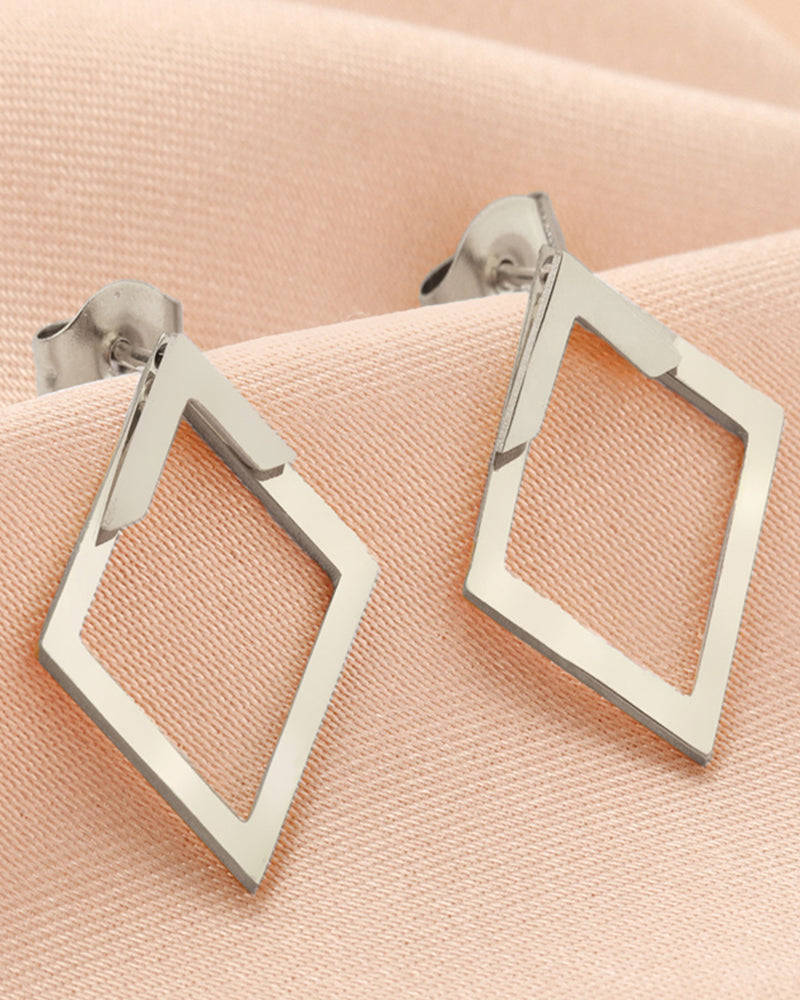 Boucles d'oreilles simples et élégantes en forme de diamant