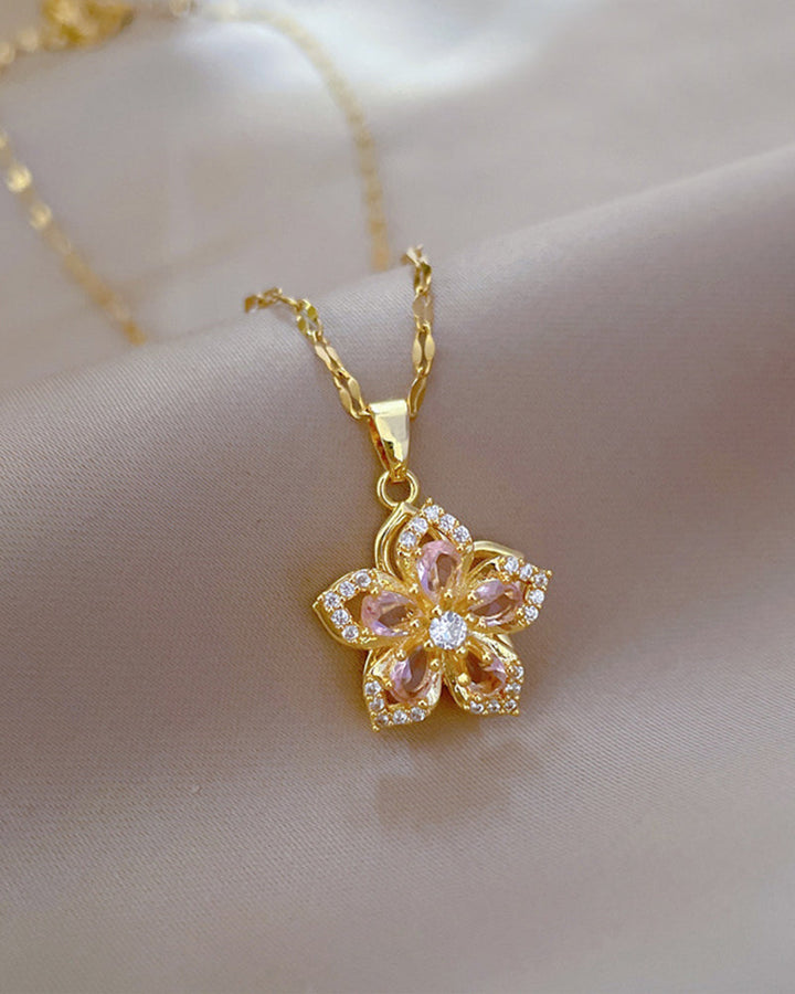 Collier pendentif rotatif à 360° à cinq pétales de fleur