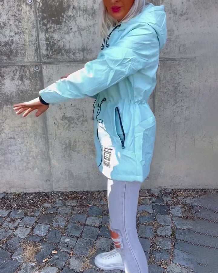 Manteau à fermeture éclair et cordon de serrage